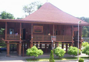 Rumah Adat Lampung: Sessat